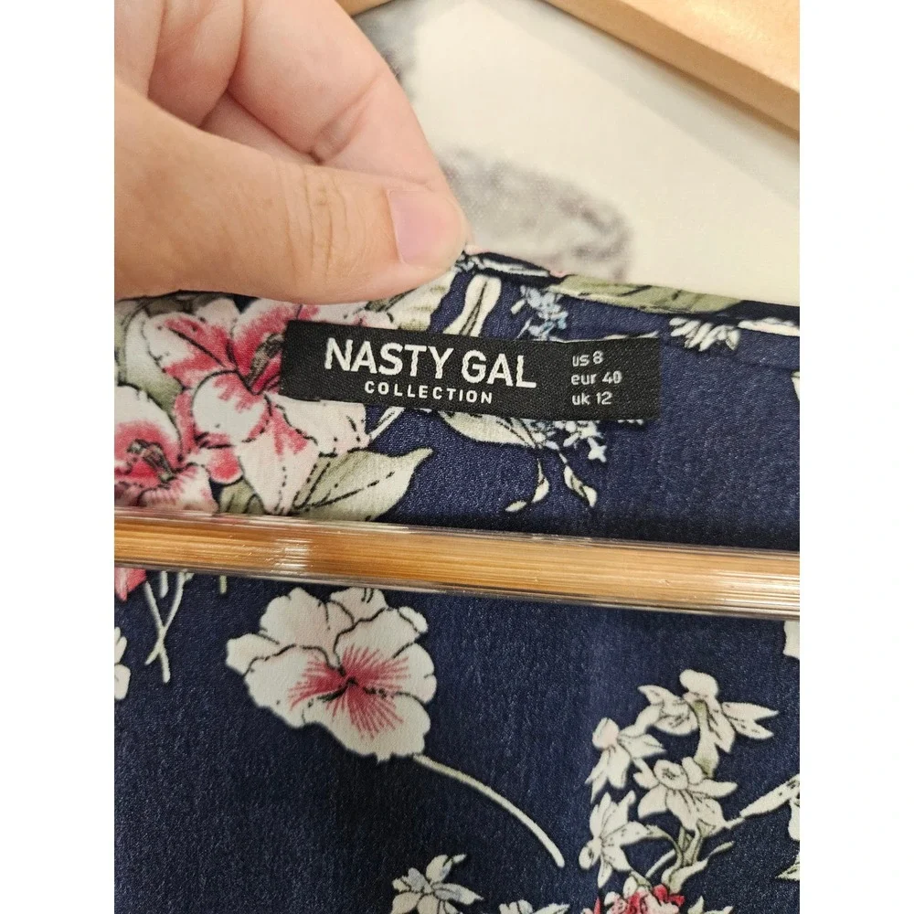 Nasty Gal Navy Floral Tie Front Romper 3/4 Bell Sleeve Ruffle Hem Womens Size 8 - Picture 3 of 9